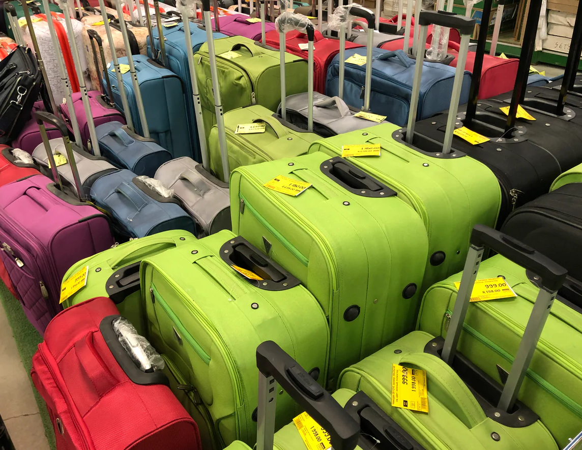 Best Colors for Luggage to Make Yourself Stand Out at the Airport
