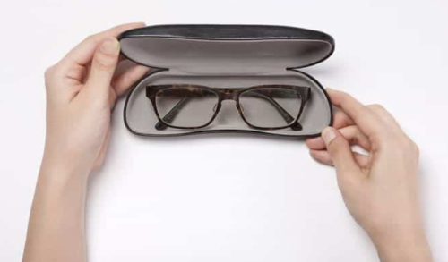 How do I choose a glasses case