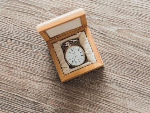 What are the benefits of a watch box